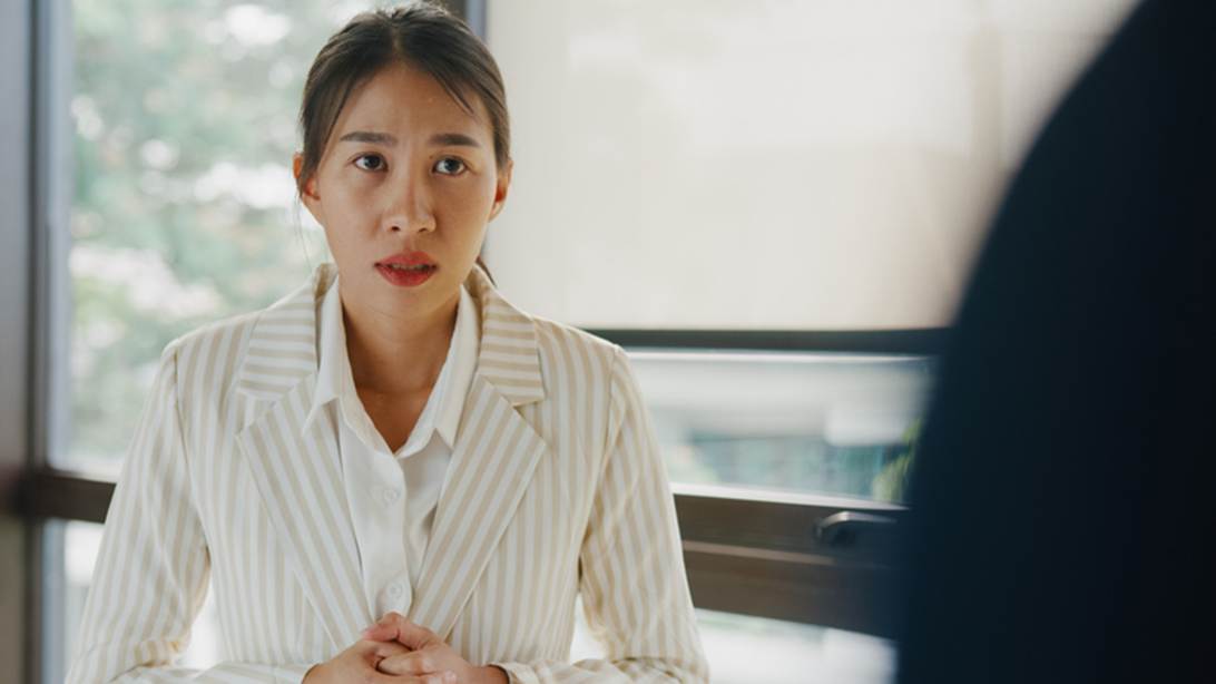 A person in a white striped suit

AI-generated content may be incorrect.